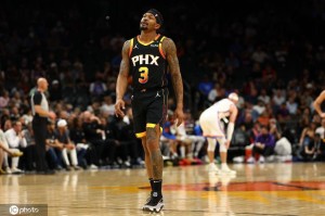 比尔和太阳达成买断 度过澄清期后2年1100万加盟快船 比尔和太阳达成买断 度过澄清期后2年1100万加盟快船