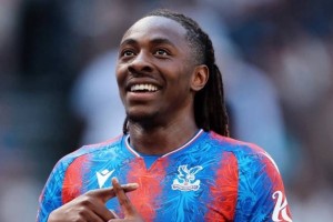 阿森纳又被截胡了!曝热刺5500万英镑敲定埃泽,个人条款已达成协议 阿森纳又被截胡了!曝热刺5500万英镑敲定埃泽,个人条款已达成协议