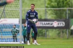 德甲球队沙尔克04备战新赛季</title>
        
    <title>德甲球队沙尔克04备战新赛季 德甲球队沙尔克04备战新赛季</title>
        
    <title>德甲球队沙尔克04备战新赛季