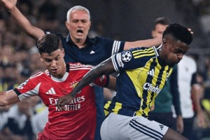 执教前景堪忧！穆里尼奥欧冠生死战，逆境翻盘还是就此折戟？