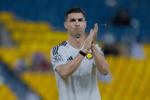 C罗考虑重返欧洲,世俱杯对决梅西或成关键 C罗考虑重返欧洲,世俱杯对决梅西或成关键