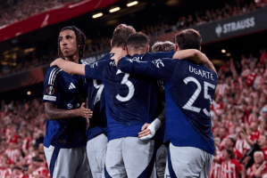 阿莫林缔造队史神迹，曼联征服魔鬼球场，距离决赛只差一步