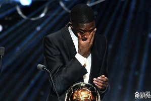 奥斯曼·登贝莱加冕金球奖巴黎之夜见证新王登基 奥斯曼·登贝莱加冕金球奖巴黎之夜见证新王登基