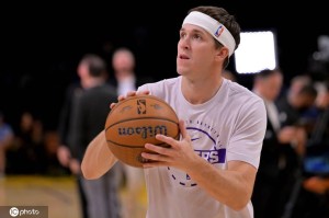 富保罗播客引发湖人内乱 詹姆斯在借他逼走里夫斯？