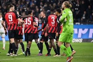 欧冠生死劫!法兰克福主场围猎利物浦:德甲猛兽撞残阵红军 欧冠生死劫!法兰克福主场围猎利物浦:德甲猛兽撞残阵红军