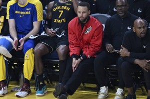 库里预计无法出战G5:即便想做超人 现在也做不到 库里预计无法出战G5:即便想做超人 现在也做不到