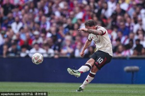 利物浦收到迟来报价:欧冠名单落选后的转会风波! 利物浦收到迟来报价:欧冠名单落选后的转会风波!