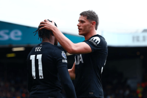 25岁锋霸爆发:独造两球,弗兰克征服客场:热刺7场不败 25岁锋霸爆发:独造两球,弗兰克征服客场:热刺7场不败