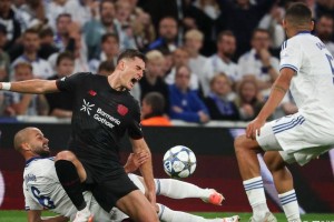 欧冠首轮惊险战平!勒沃库森补时乌龙逆转,德甲劲旅掉链子 欧冠首轮惊险战平!勒沃库森补时乌龙逆转,德甲劲旅掉链子