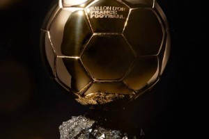 登贝莱荣膺金球奖实至名归,巴黎多人居前十,帕尔默第八引热议 登贝莱荣膺金球奖实至名归,巴黎多人居前十,帕尔默第八引热议