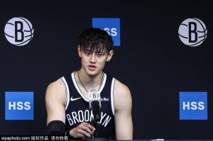 曾凡博没上场!媒体人:教练考虑饭碗 队友关心合同 曾凡博没上场!媒体人:教练考虑饭碗 队友关心合同