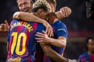 西甲第7轮凭借着孔德和莱万的进球 巴萨2-1逆转击败皇家社会