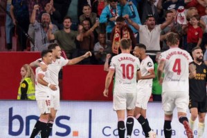 巴萨5-1横扫塞维利亚,西甲联赛夺冠热门稳固榜首位置 巴萨5-1横扫塞维利亚,西甲联赛夺冠热门稳固榜首位置