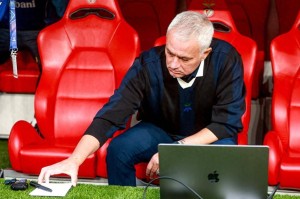 穆里尼奥沦为平庸 费内巴切0-1本菲卡连续2赛季无缘欧冠 0次射正 穆里尼奥沦为平庸 费内巴切0-1本菲卡连续2赛季无缘欧冠 0次射正