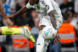 登顶西甲!皇家马德里3-1胜比利亚雷亚尔,维尼修斯梅开二度姆巴佩伤退 登顶西甲!皇家马德里3-1胜比利亚雷亚尔,维尼修斯梅开二度姆巴佩伤退