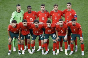 C罗3次率领葡萄牙登顶欧洲之巅 2026年能否夺得世界杯&跻身球王 C罗3次率领葡萄牙登顶欧洲之巅 2026年能否夺得世界杯&跻身球王