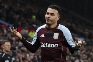 埃梅里神了：击败阿莫林，疯狂10连胜，紧追阿森纳，冲击冠军