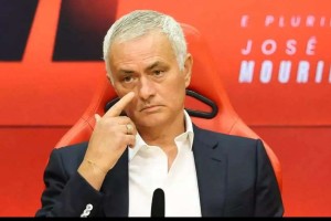 3次欧冠恩怨!穆里尼奥重返斯坦福桥,切尔西球迷集体破防了 3次欧冠恩怨!穆里尼奥重返斯坦福桥,切尔西球迷集体破防了