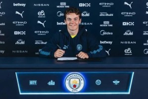 官方:曼城签18岁天才中场尼潘 转会费1500万欧合同5年 官方:曼城签18岁天才中场尼潘 转会费1500万欧合同5年