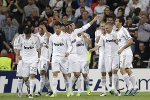 西甲升班马硬刚银河战舰！奥维耶多主场死守，皇马锋线能否撕破铁桶阵？