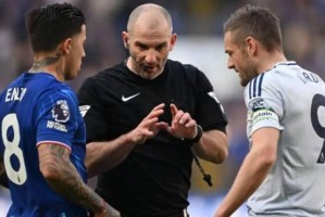 BBC：下赛季开始英超将引入新规，比赛中只有队长被允许接近裁判