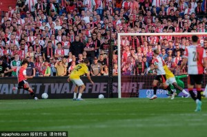 费内巴切5-2逆转费耶诺德晋级欧冠资格赛：弗雷德的超级世界波引爆全场