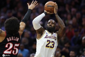 詹姆斯29+7+6末节12分 湖人险胜76人避免连败