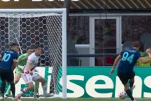 世俱杯赛场风波！河床球员赛后爆发冲突，难以控制