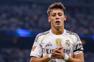 西甲首轮:巴萨表现稳定,皇马险胜奥萨苏纳,姆巴佩关键出击延续 西甲首轮:巴萨表现稳定,皇马险胜奥萨苏纳,姆巴佩关键出击延续