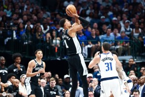 恐怖!文班40+15一战打爆两状元 弗拉格撞上新秀墙 恐怖!文班40+15一战打爆两状元 弗拉格撞上新秀墙