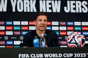 44天踢12场！皇马魔鬼赛程把人当牲口用阿隆索挥舞令旗：全体都有