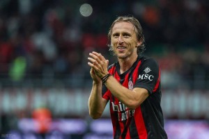 一张合照封神!德布劳内相拥莫德里奇:15次交锋之外的足球浪漫 一张合照封神!德布劳内相拥莫德里奇:15次交锋之外的足球浪漫