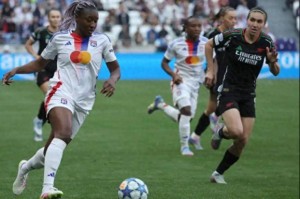 里昂女足主场被逆转,止步半决赛,错失复仇巴萨机会！