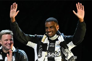 伊萨克发文告别纽卡斯尔，直言永远心怀感激！经纪人反唇相讥