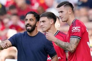 0比1首战告负!曼联防线漏洞百出,主帅战术及选人遭多方质疑 0比1首战告负!曼联防线漏洞百出,主帅战术及选人遭多方质疑