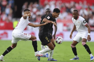 皇马巴萨先后一枝独秀摘得西甲冠军,本赛季 皇马巴萨先后一枝独秀摘得西甲冠军,本赛季