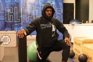 詹姆斯在快船老训练馆开练 配文:绝不能说我不努力 詹姆斯在快船老训练馆开练 配文:绝不能说我不努力