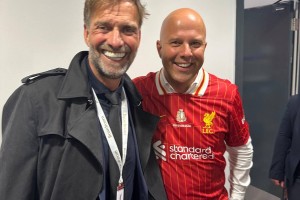 丝滑衔接！克洛普带利物浦8年半8冠，斯洛特接手"0"引援拿英超