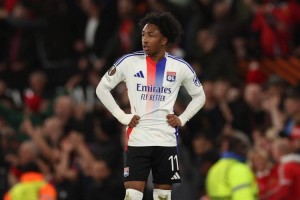 英媒:利物浦等多队有意马利克-福法纳,里昂标价为5000-6000万欧 英媒:利物浦等多队有意马利克-福法纳,里昂标价为5000-6000万欧