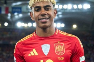 决赛输球踢飞金球奖?亚马尔少见21次丢失球权,表现不如40岁C罗 决赛输球踢飞金球奖?亚马尔少见21次丢失球权,表现不如40岁C罗