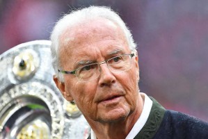 帝国基石:贝肯鲍尔如何以三重王权加冕德甲永恒之神 帝国基石:贝肯鲍尔如何以三重王权加冕德甲永恒之神