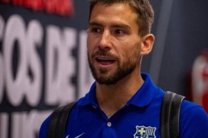 西甲在即!巴萨注册难题待解,34岁中卫或转沙特,防线面临调整 西甲在即!巴萨注册难题待解,34岁中卫或转沙特,防线面临调整