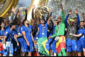 世俱杯决赛爆发冲突!切尔西3球打爆巴黎!狂揽1.1亿美金笑傲江湖 世俱杯决赛爆发冲突!切尔西3球打爆巴黎!狂揽1.1亿美金笑傲江湖