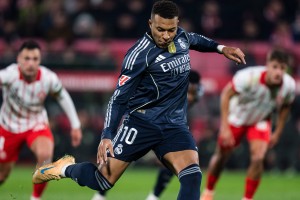 西甲｜姆巴佩打入点球 皇马客平赫罗纳