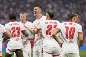 足坛悲喜夜！拜仁遭绝平，阿森纳巴萨齐翻车