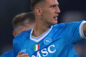 那不勒斯意甲全胜,与AC米兰下轮决战 那不勒斯意甲全胜,与AC米兰下轮决战