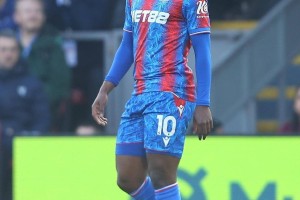 北伦敦德比“转会版”:边锋争夺热刺领先,弗兰克有望抢塔帅对象 北伦敦德比“转会版”:边锋争夺热刺领先,弗兰克有望抢塔帅对象