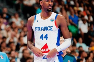 法国内线萨尔因小腿拉伤 将缺席欧洲杯剩余比赛 法国内线萨尔因小腿拉伤 将缺席欧洲杯剩余比赛