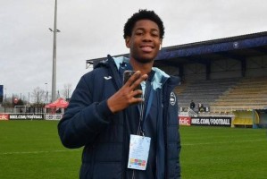 曼晚:勒阿弗尔18岁中锋卡纳-比伊克前往曼市,完成转会曼联手续 曼晚:勒阿弗尔18岁中锋卡纳-比伊克前往曼市,完成转会曼联手续