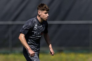 21岁德甲后防小将横空出世，新一代德国希望星，3大英超豪门疯抢